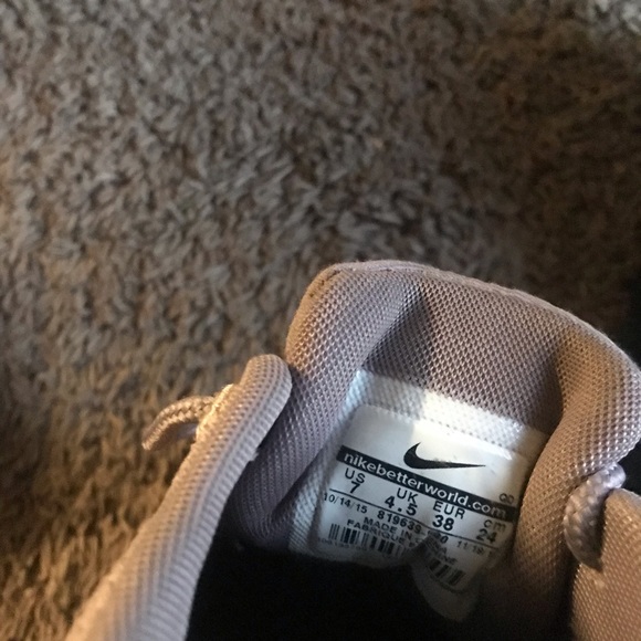 Nike - Picture 3 of 3